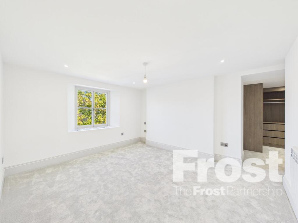 Apartment in Slough, Stoke Poges - View 2