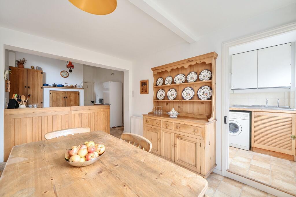 House in Kingston upon Thames - More