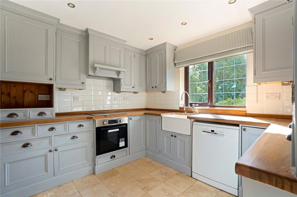 House in Gloucester - View 2