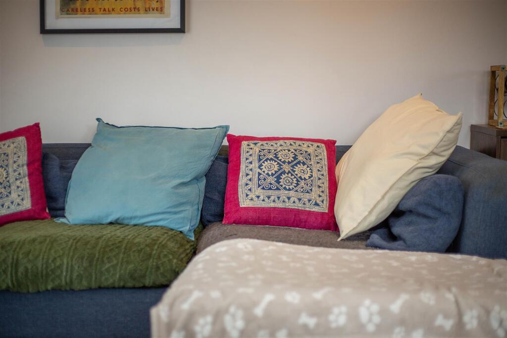 Apartment in Kingston upon Thames - More