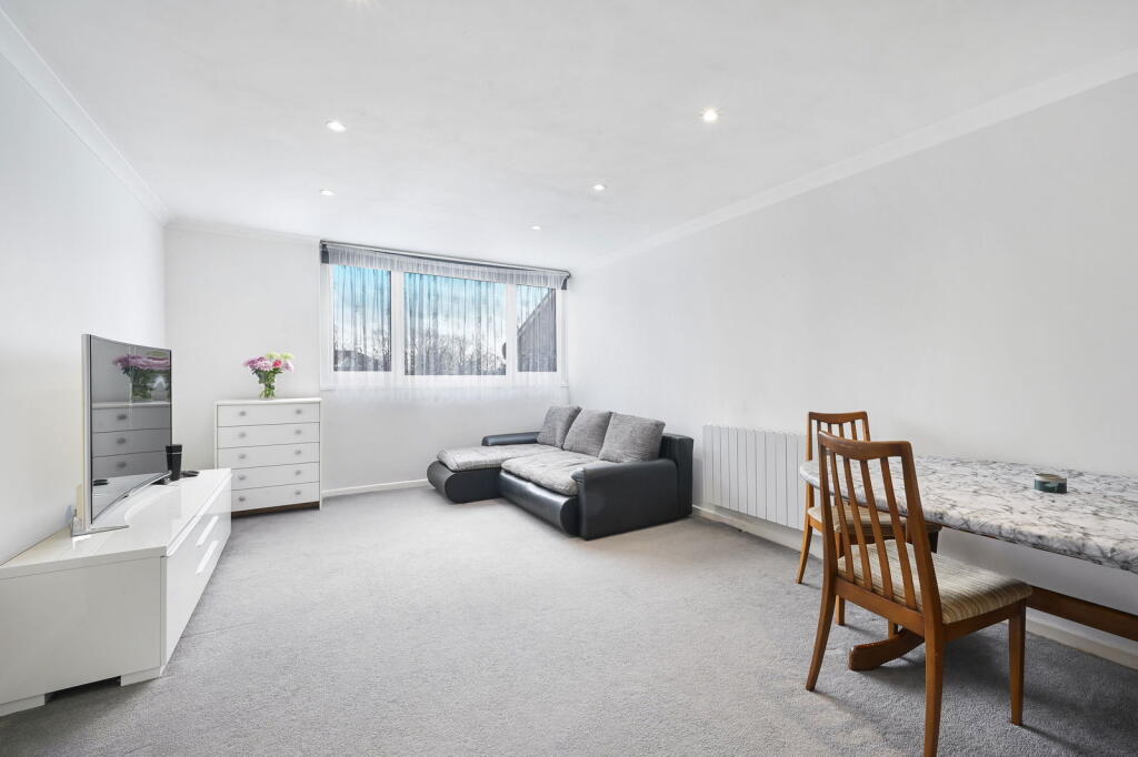 Barnetts Shaw, Oxted, RH8 0NT photo 2
