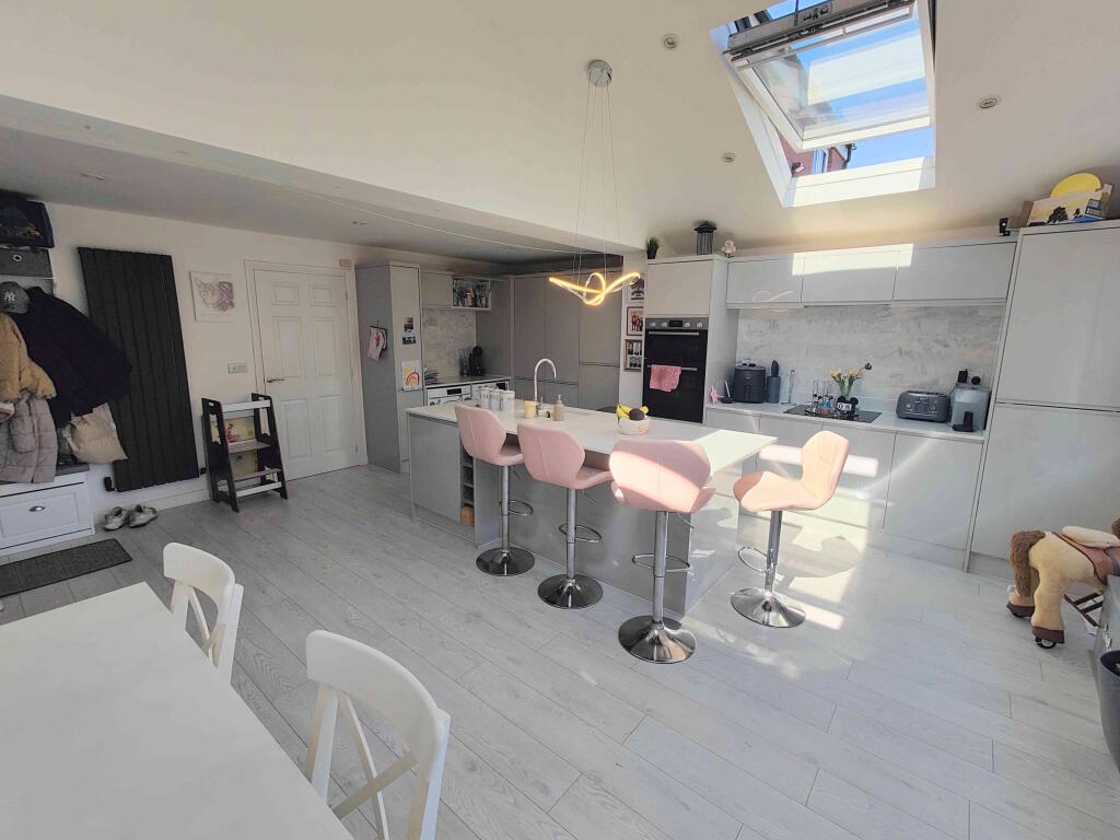 House in Bradford, Staithgate, Low Moor - View 3