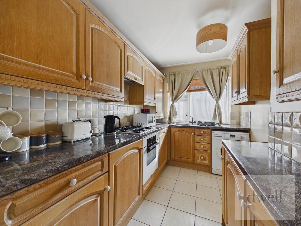 Spring Valley Crescent, Leeds, LS13 photo 4