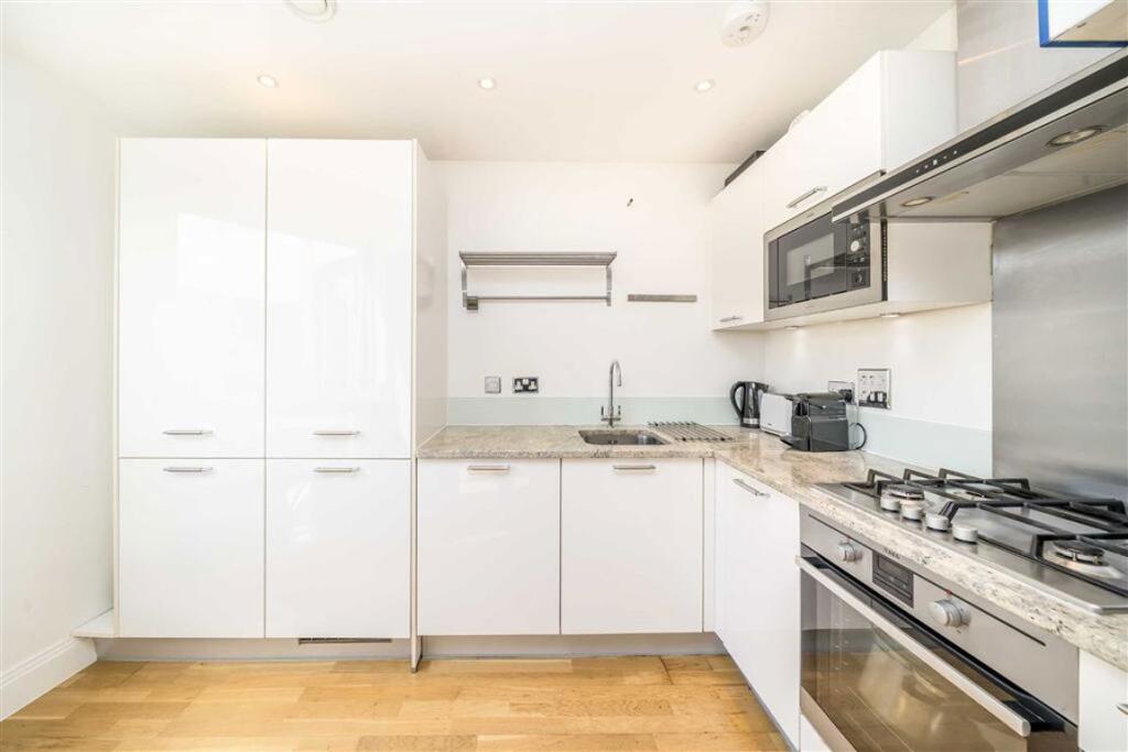 Apartment in London - View 3