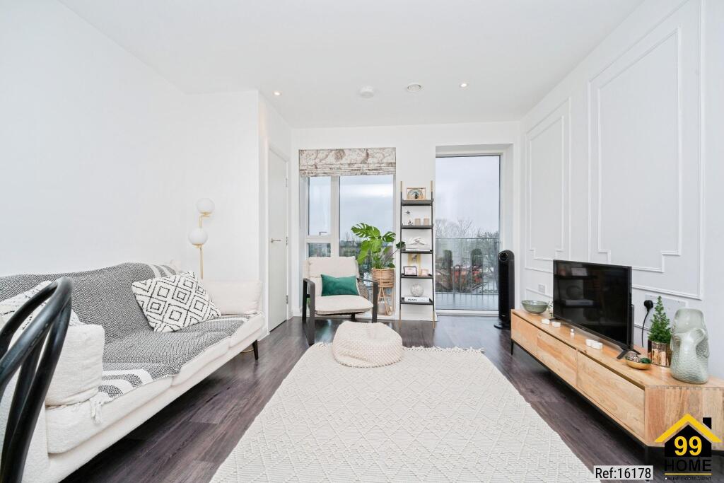 Apartment in Southall - More