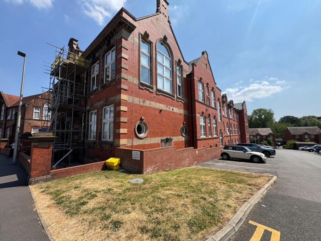 Apartment in Sandwell, West Midlands - View 5