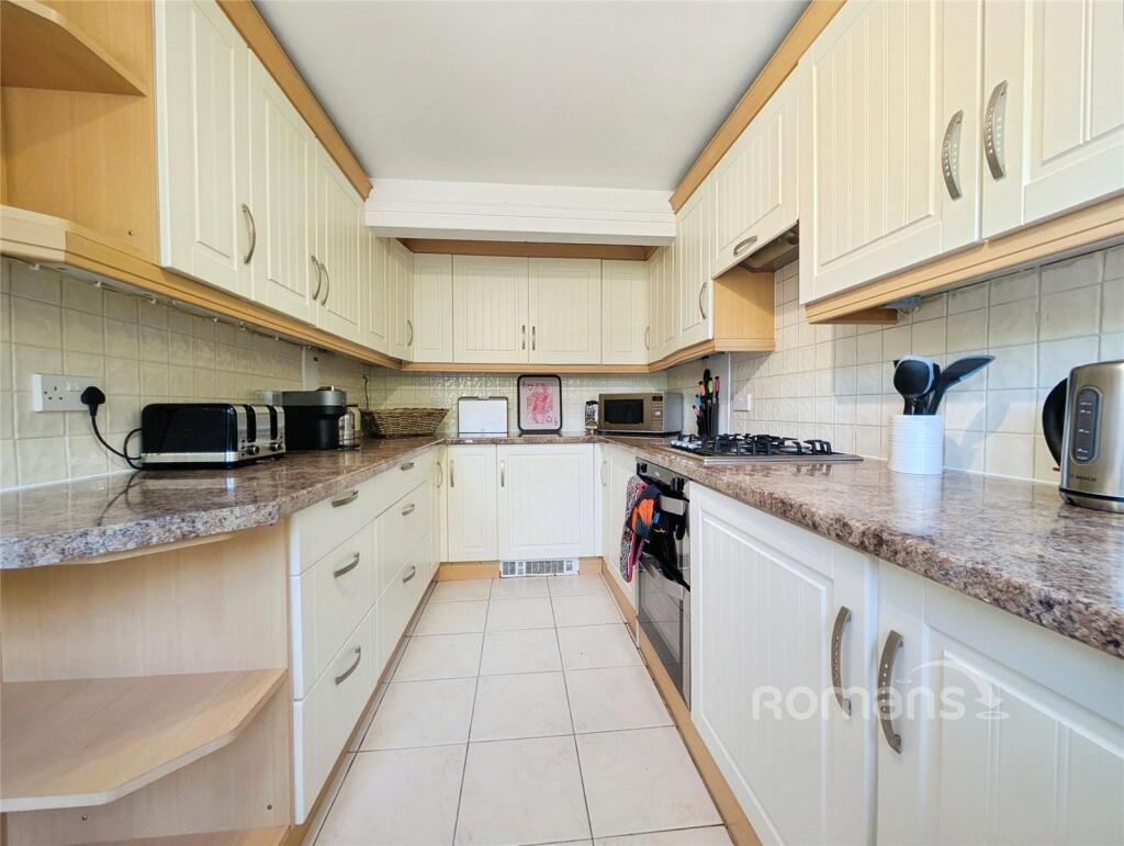 House in Reading, Lower Earley, Earley - View 4