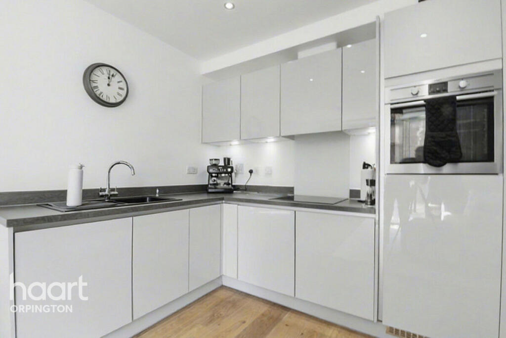 Apartment in Orpington, Broom Hill, Crofton - View 4