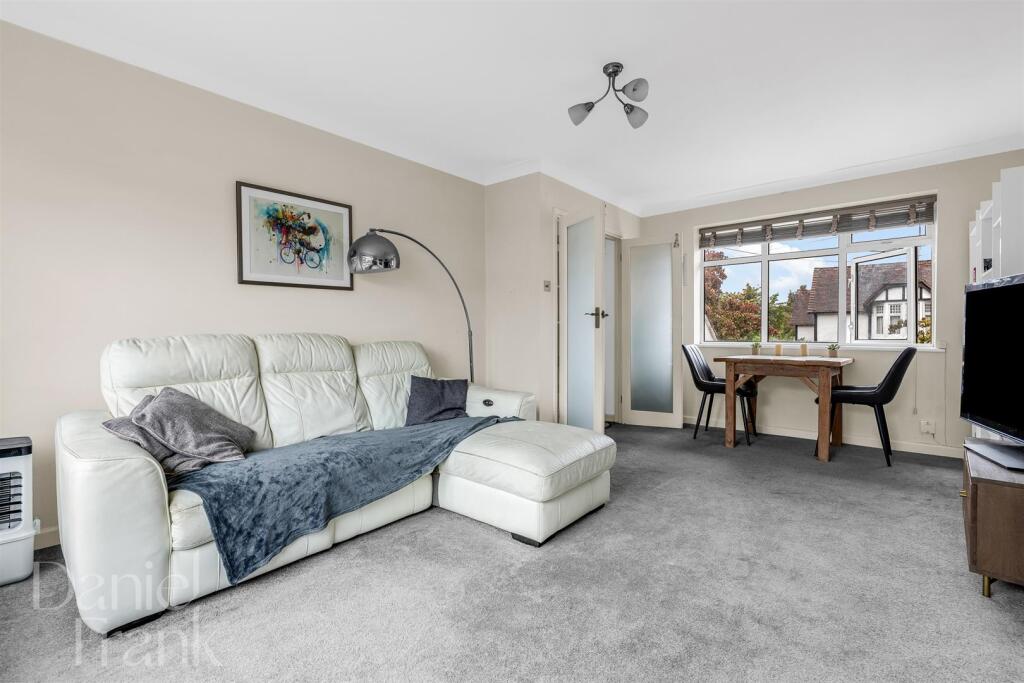 Lower Park Road, Loughton photo 3