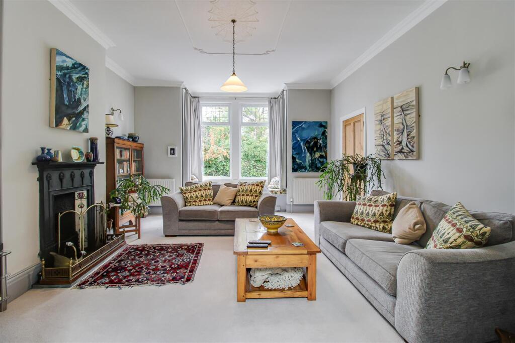 House in Wakefield, West Yorkshire - View 4