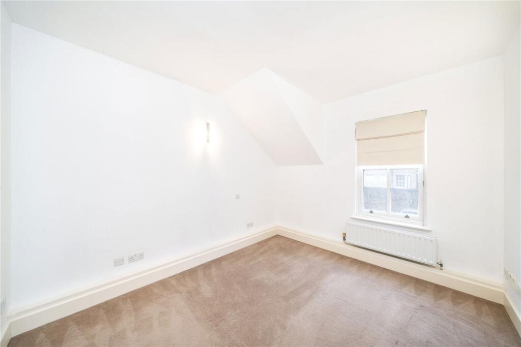 House in London, Holborn - More