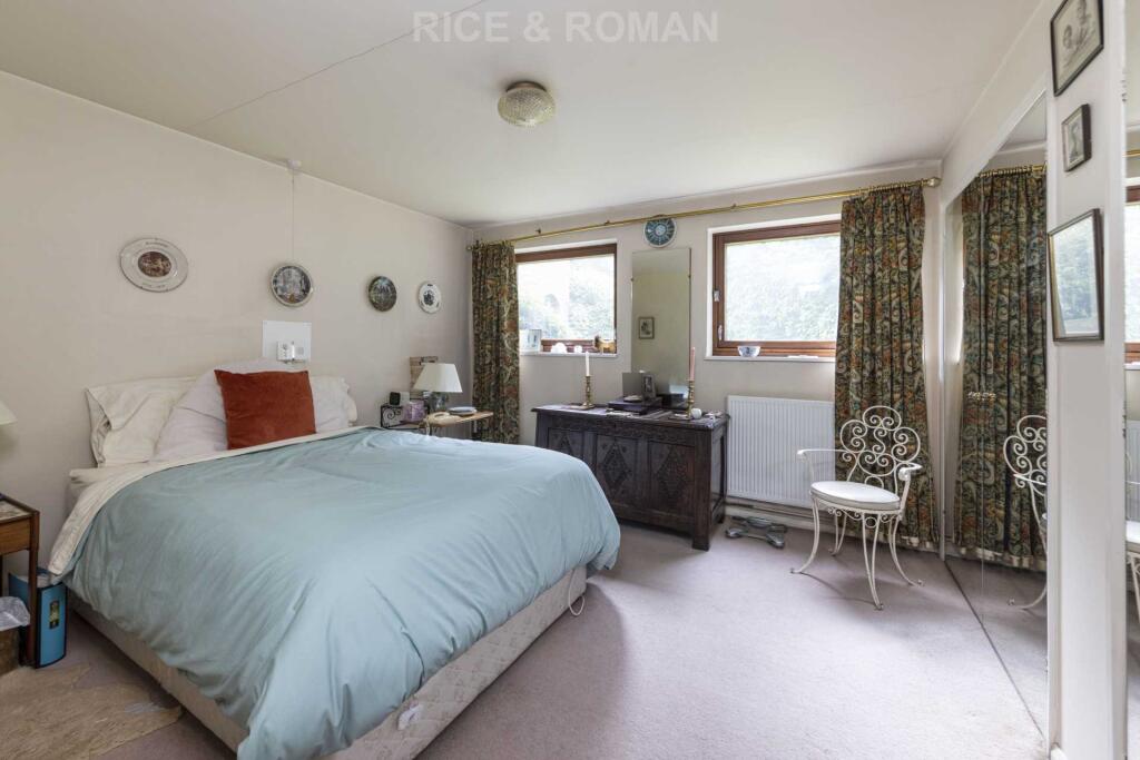 Clarefield Court, Ascot photo 4
