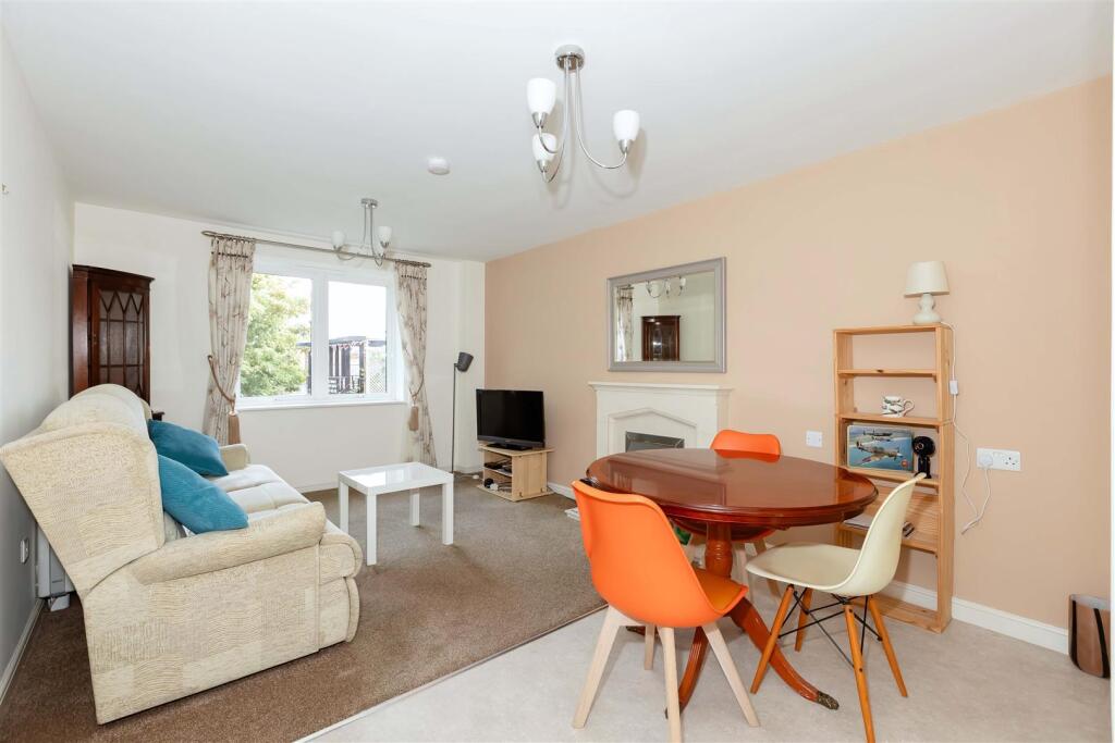 Apartment in Worthing, Broadwater - View 3