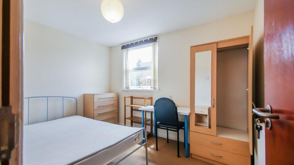 5 bedroom terraced house for rent