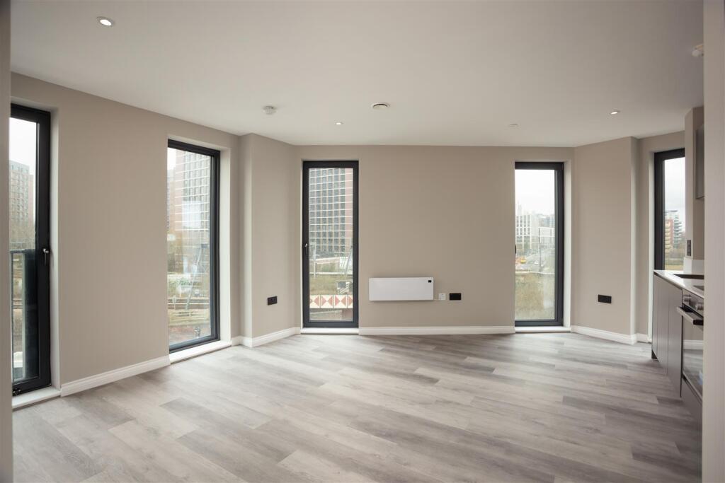 Springwell Gardens, Whitehall Road, Leeds photo 2