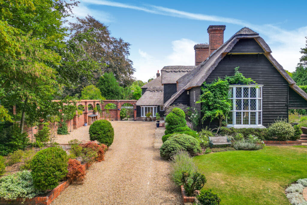 Main image of property: Reigate Road, Leatherhead, KT22