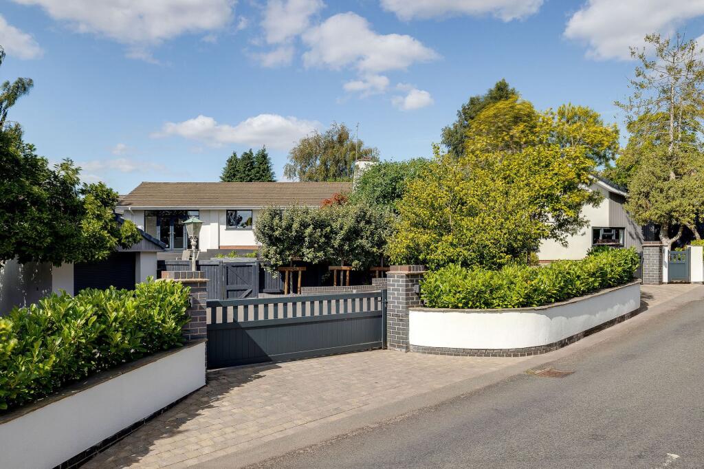 House in Utkinton - More