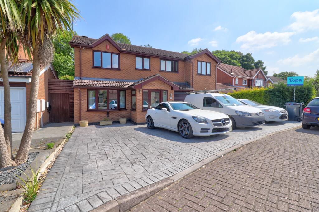 5-bed detached on Parkside Close, Leicester, LE4, £475,000