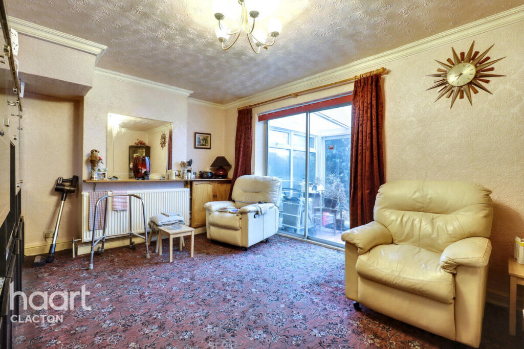 Chestnut Avenue, Clacton-On-Sea photo 2
