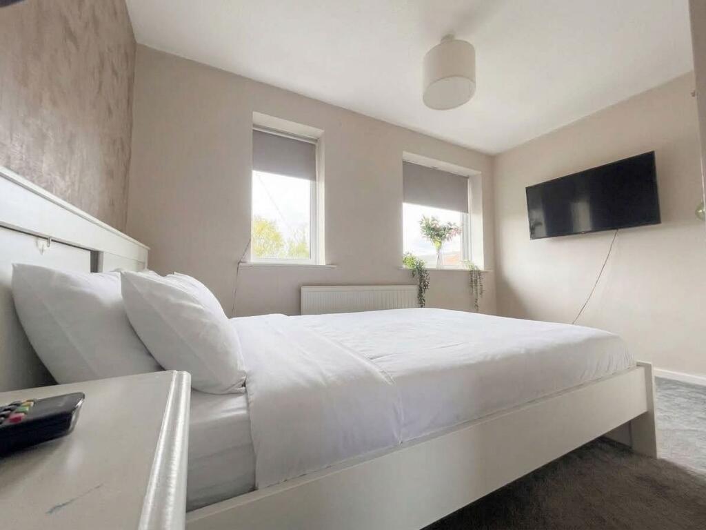 House in Rochdale, Greater Manchester - View 2