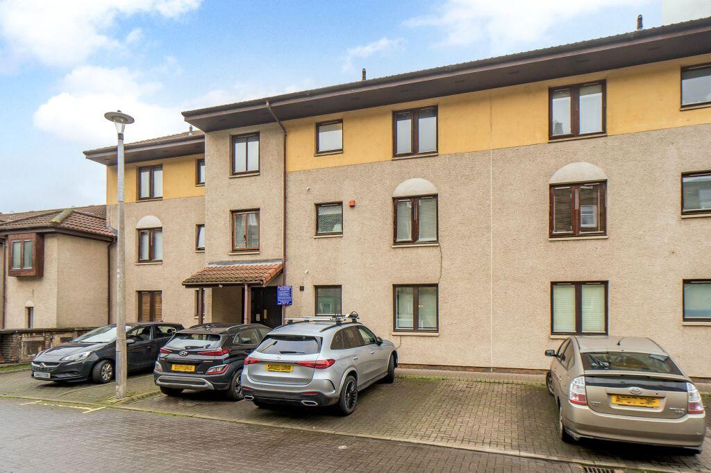 Main image of property: 16/5 New Orchardfield, Edinburgh, EH6 5ET