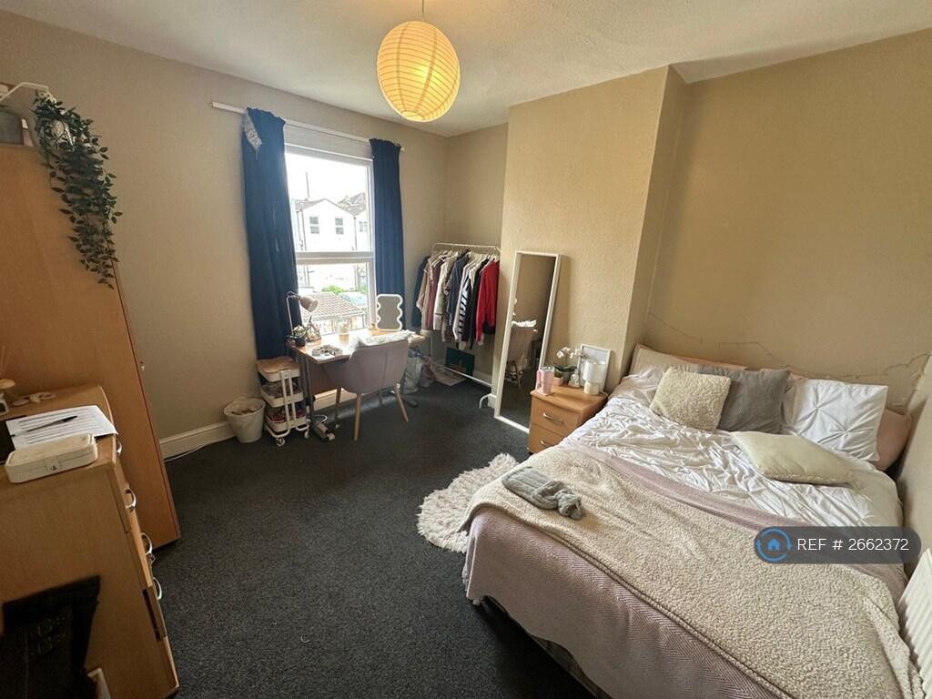 6 bedroom terraced house for rent