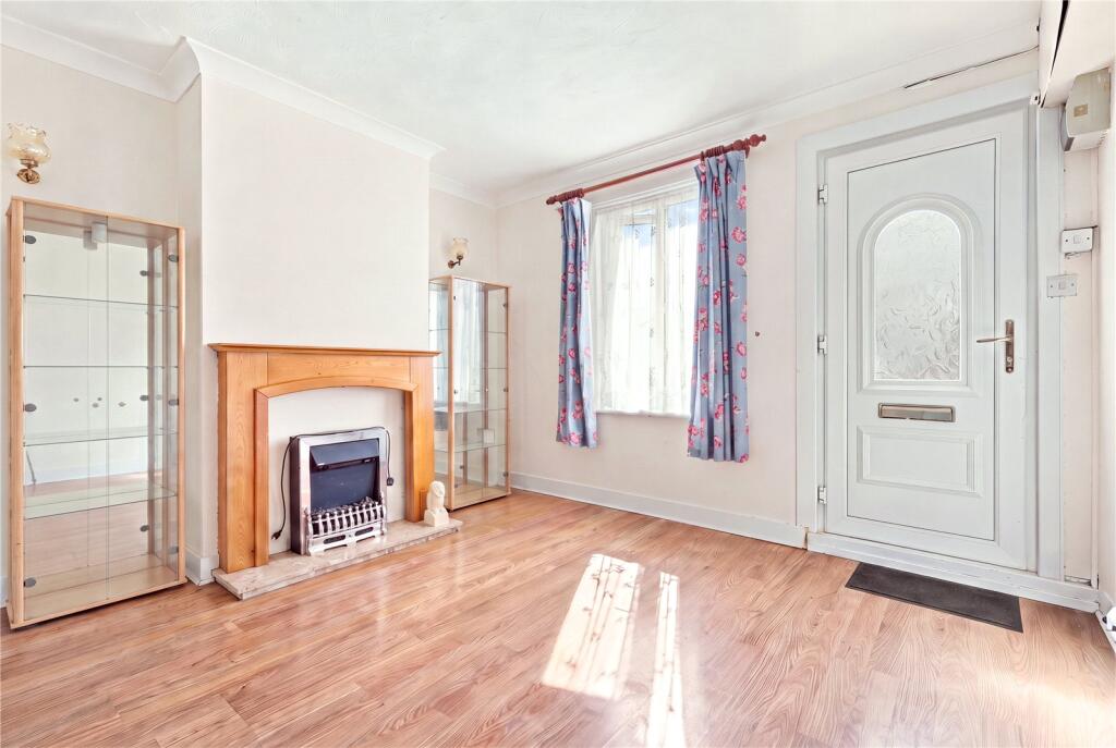 House in Southend-on-Sea - More