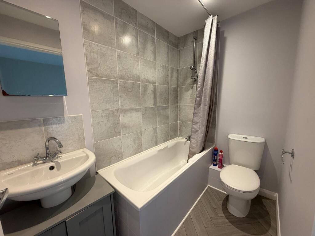 House in Huddersfield - View 4