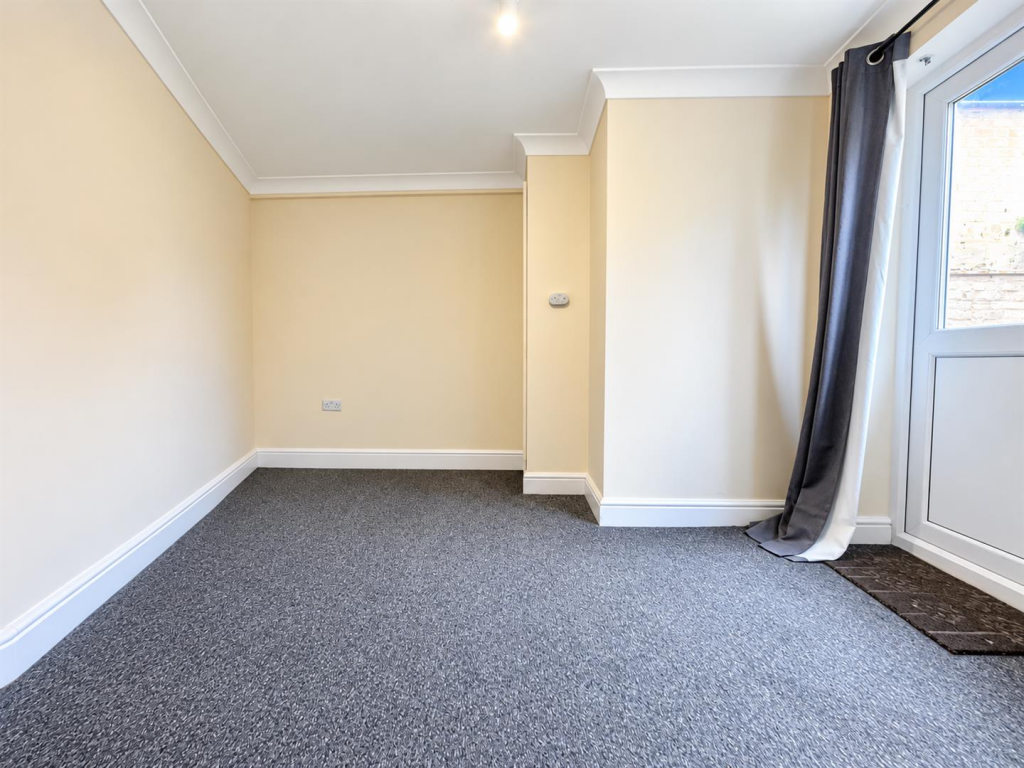 Apartment in Rochester - More