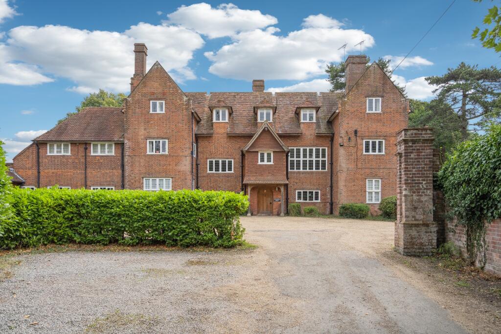 Main image of property: Hunt's Lane, Taplow, Maidenhead