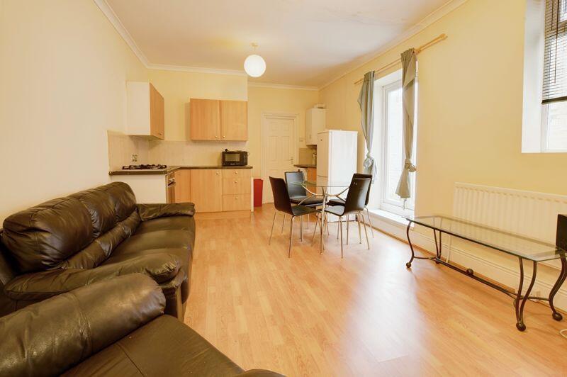 Apartment in Newcastle upon Tyne, Tyne and Wear - View 2