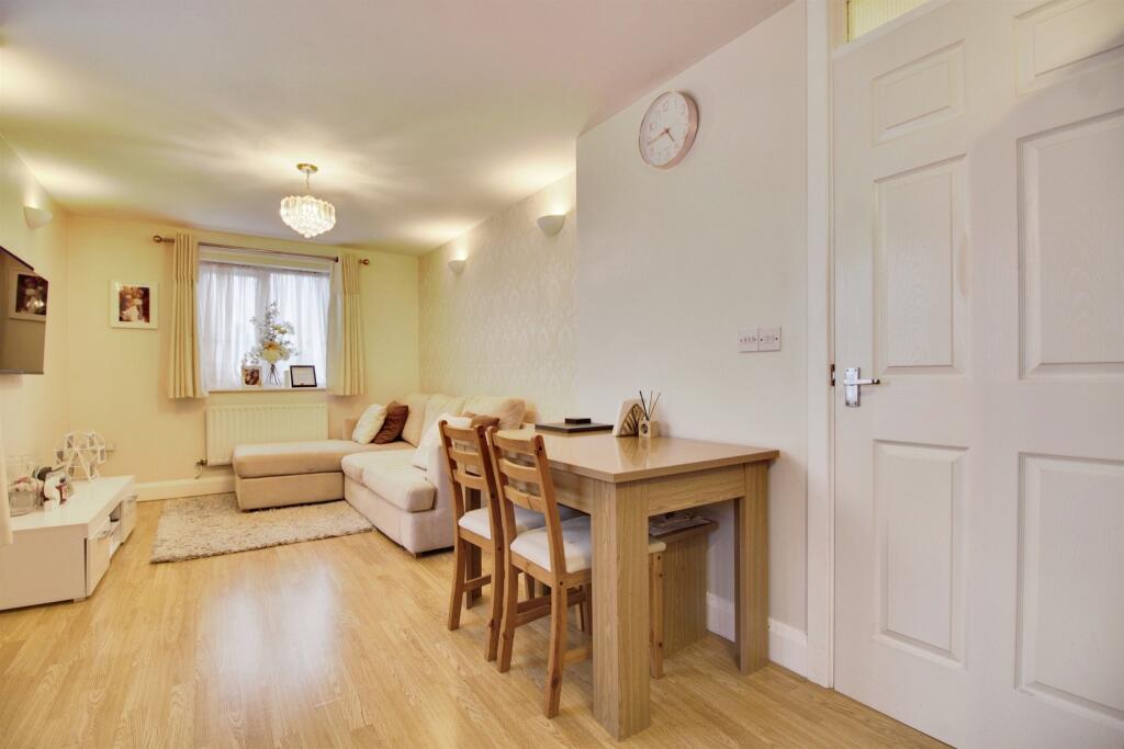Wenham Place, Hatfield photo 4