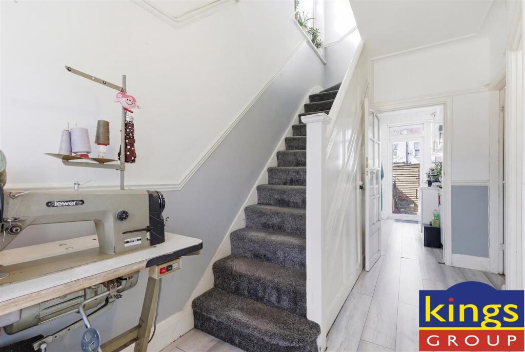 House in London - View 5