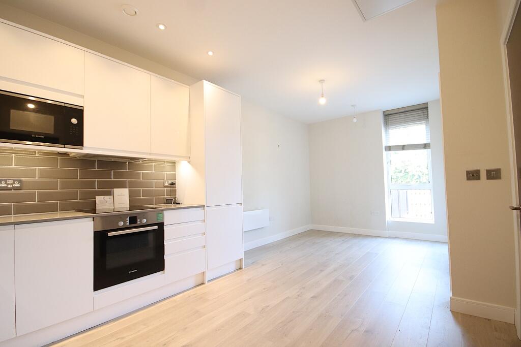 Main image of property: Walking Distance To Town & Station, Maidenhead