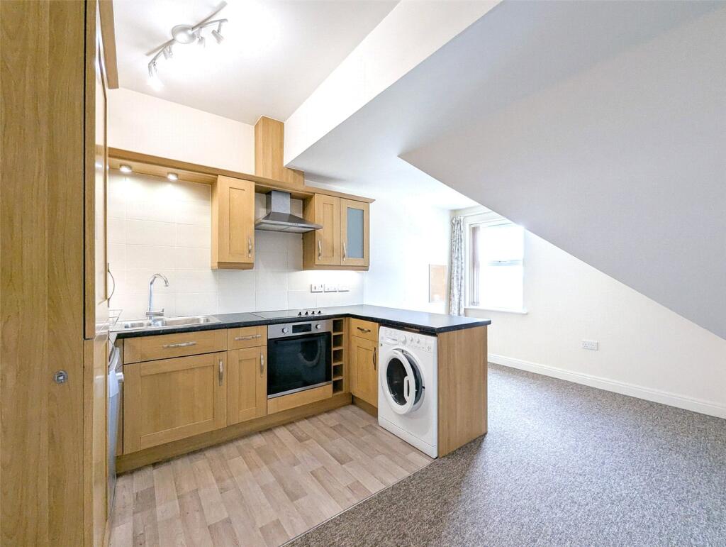 Apartment in Bristol, Kingswood - More