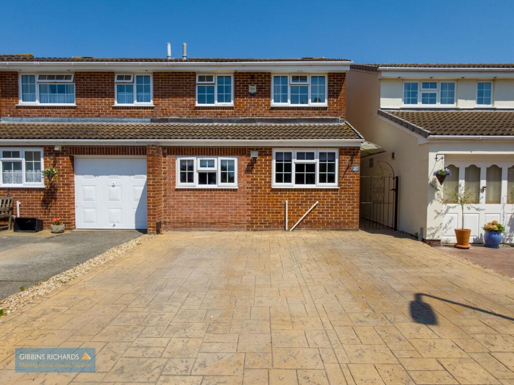 3-bed semi-detached on Somerville Way, Bridgwater, TA6, £240,000