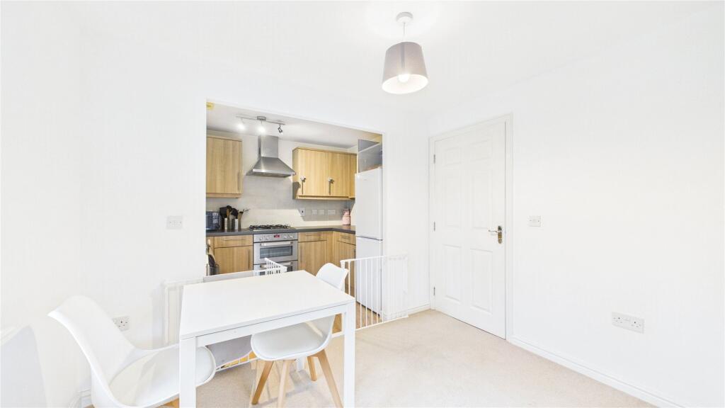 Waverley Close, Camberley, Surrey, GU15 photo 4