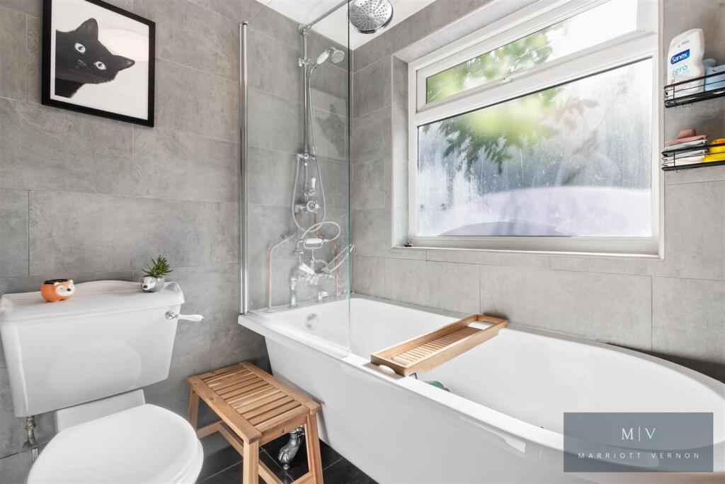 House in Croydon - More