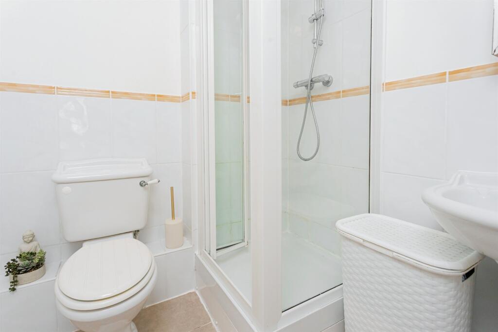 Apartment in Redhill - More