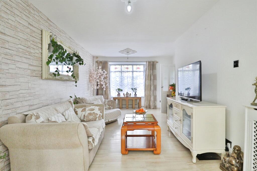 House in Leeds, Mill Green, Swarcliffe - View 3