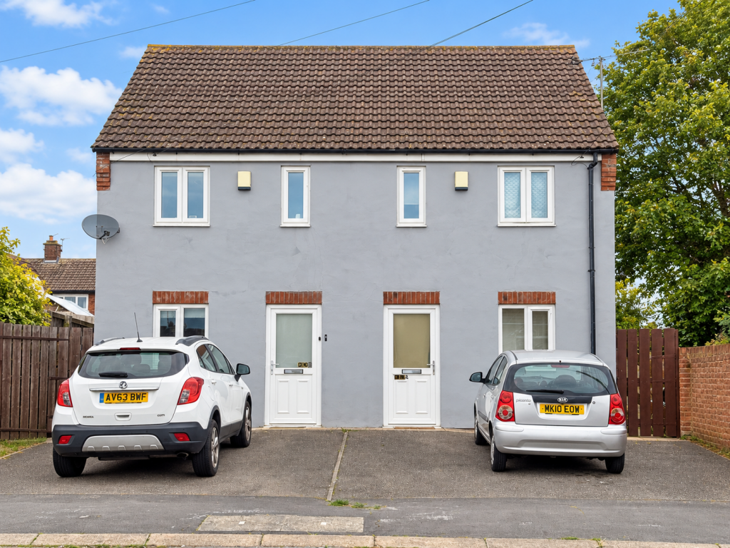 4-bed semi-detached on Shipton Road, Scunthorpe, North Lincolnshire, £200,000