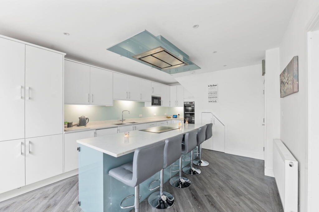 House in Epsom, Stoneleigh - View 3