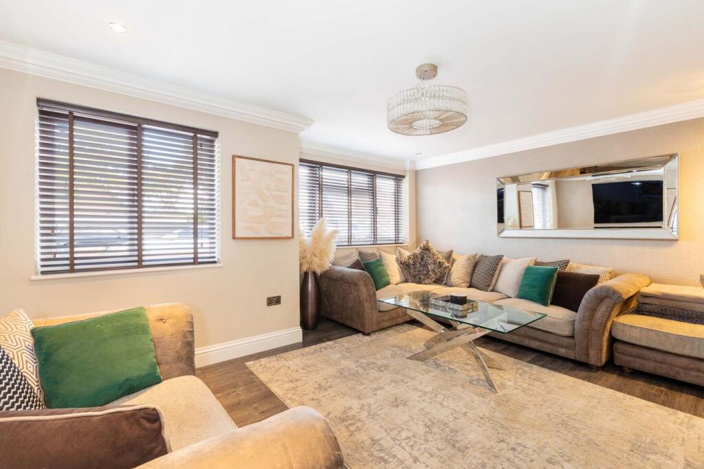 House in Slough - View 3
