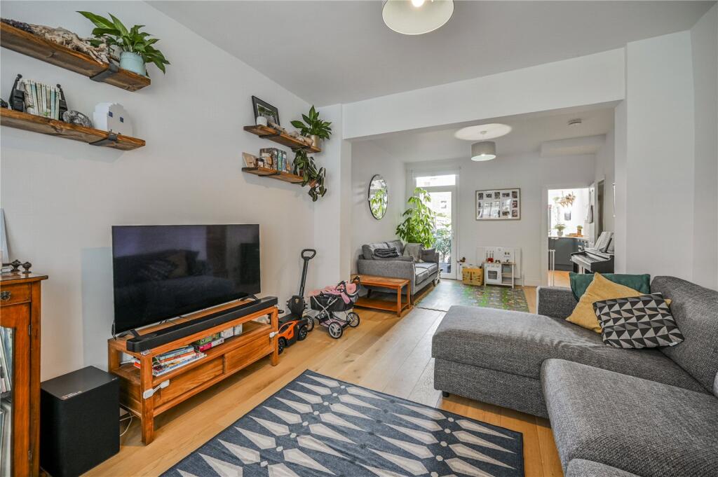 House in London - View 3