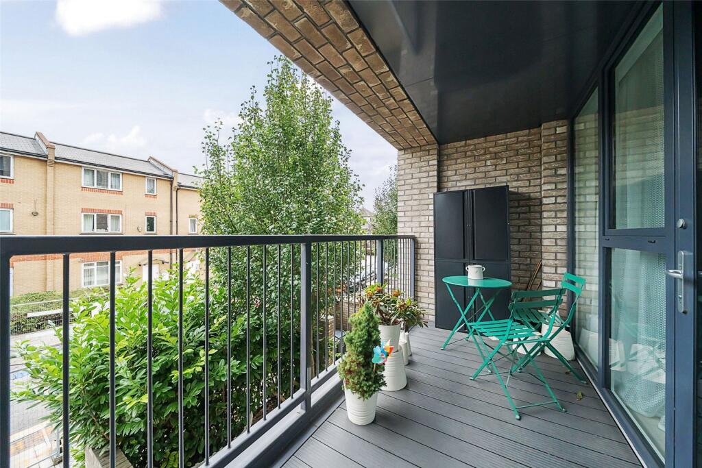 Apartment in London, Pepys Estate, New Cross - View 5