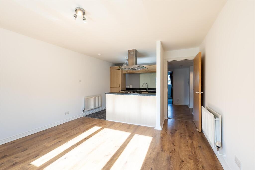 Apartment in Perth, Fairfield - View 3
