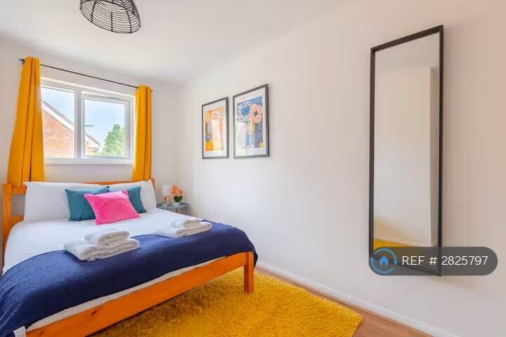 3 bedroom end of terrace house for rent