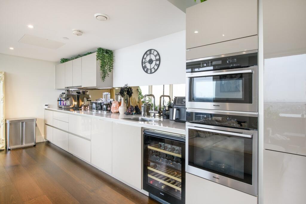 Apartment in London - View 5