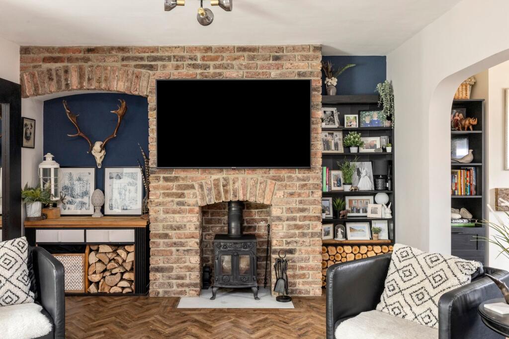 House in Redhill - More