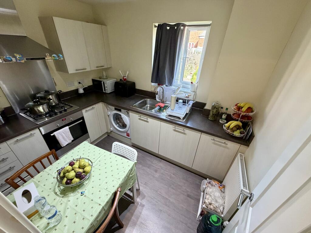 Apartment in Northampton, Burton Latimer - View 3